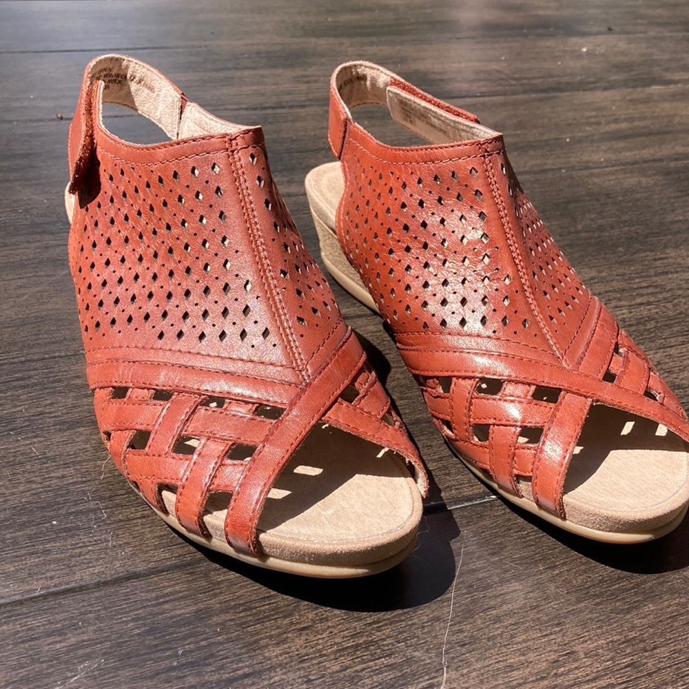 Earth Leather Perforated Wedge Sandals- Pisa Galli Wide Terracotta Size 10W